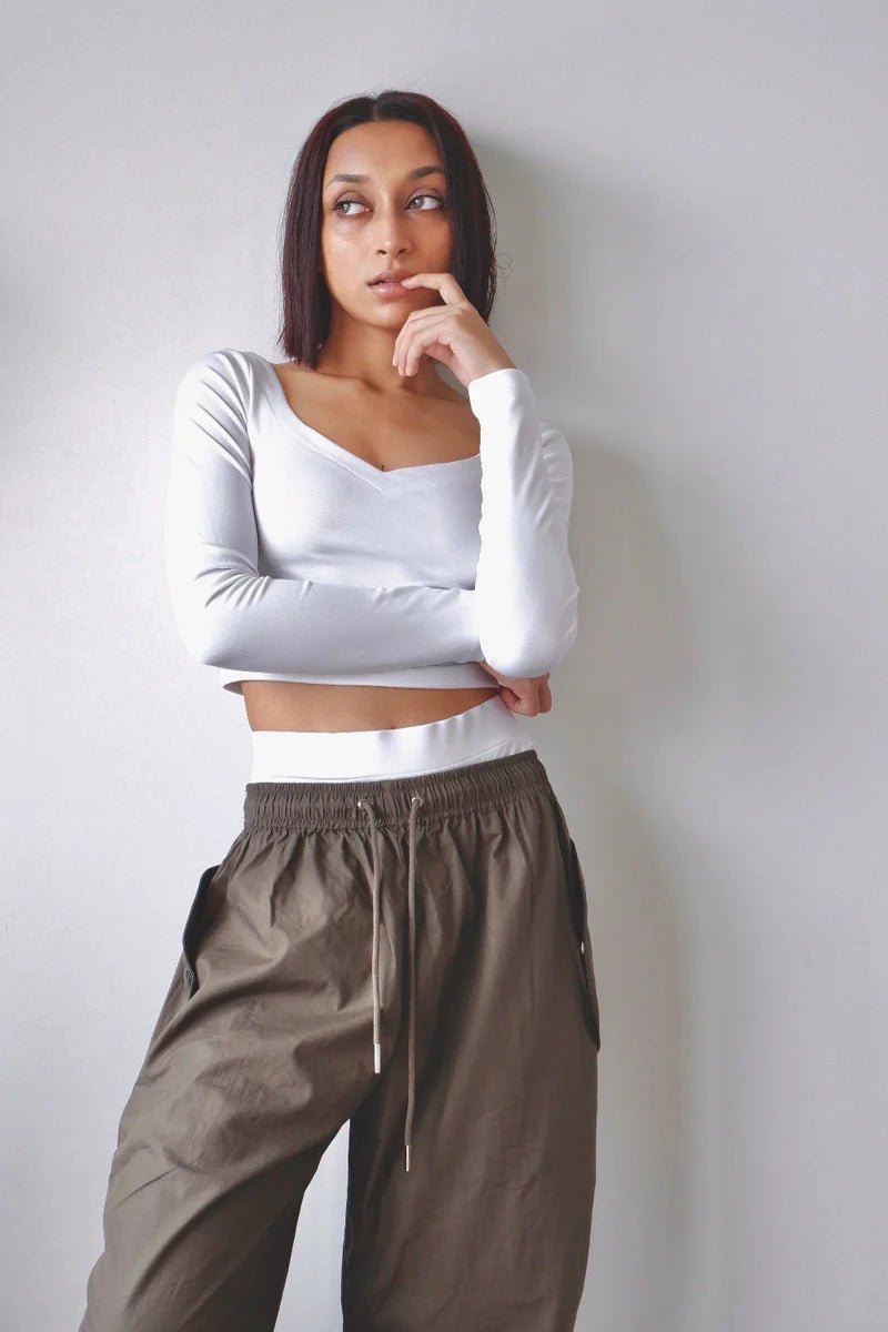 http://www.beeglee.in/cdn/shop/articles/different-types-of-crop-tops-as-per-your-choice-465801.webp?v=1706793085&width=2048